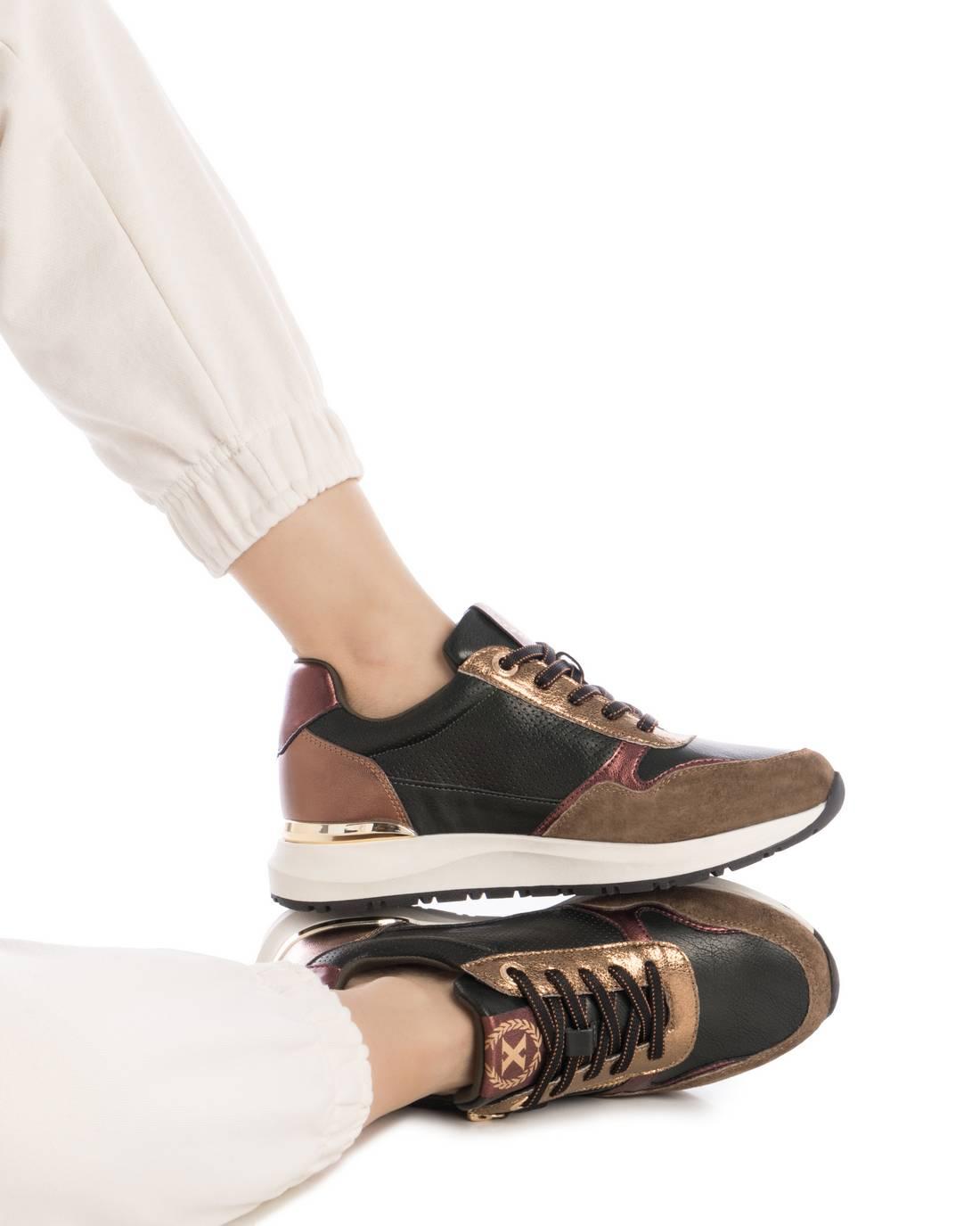 Zapatilla de mujer plano Xti 14421803