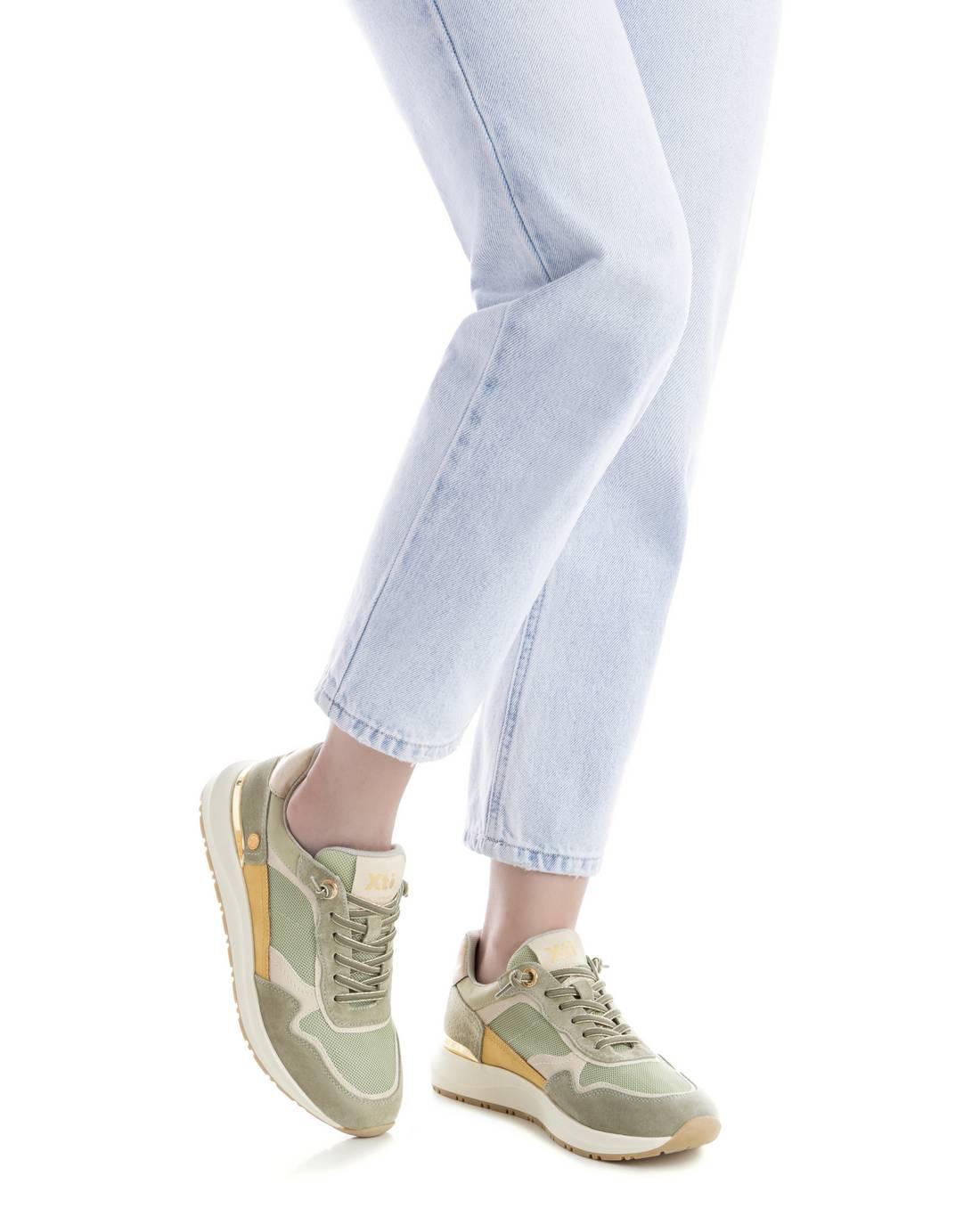 Zapatilla de mujer plano Xti 14520202