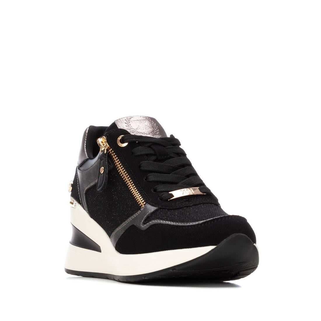 Zapatilla de mujer con cuña Xti 14437902