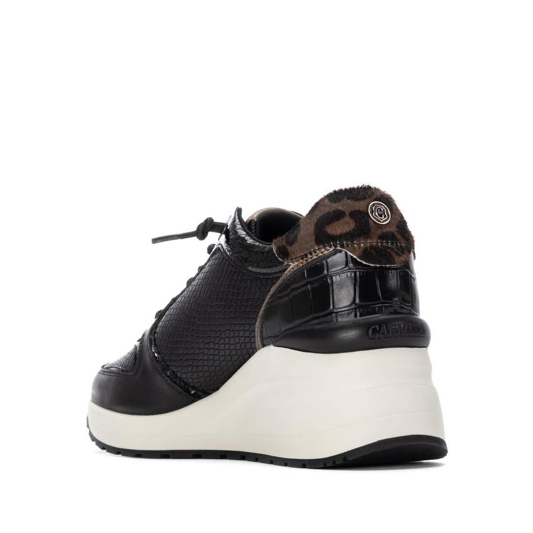 Zapatilla de mujer con cuña Carmela 16244401
