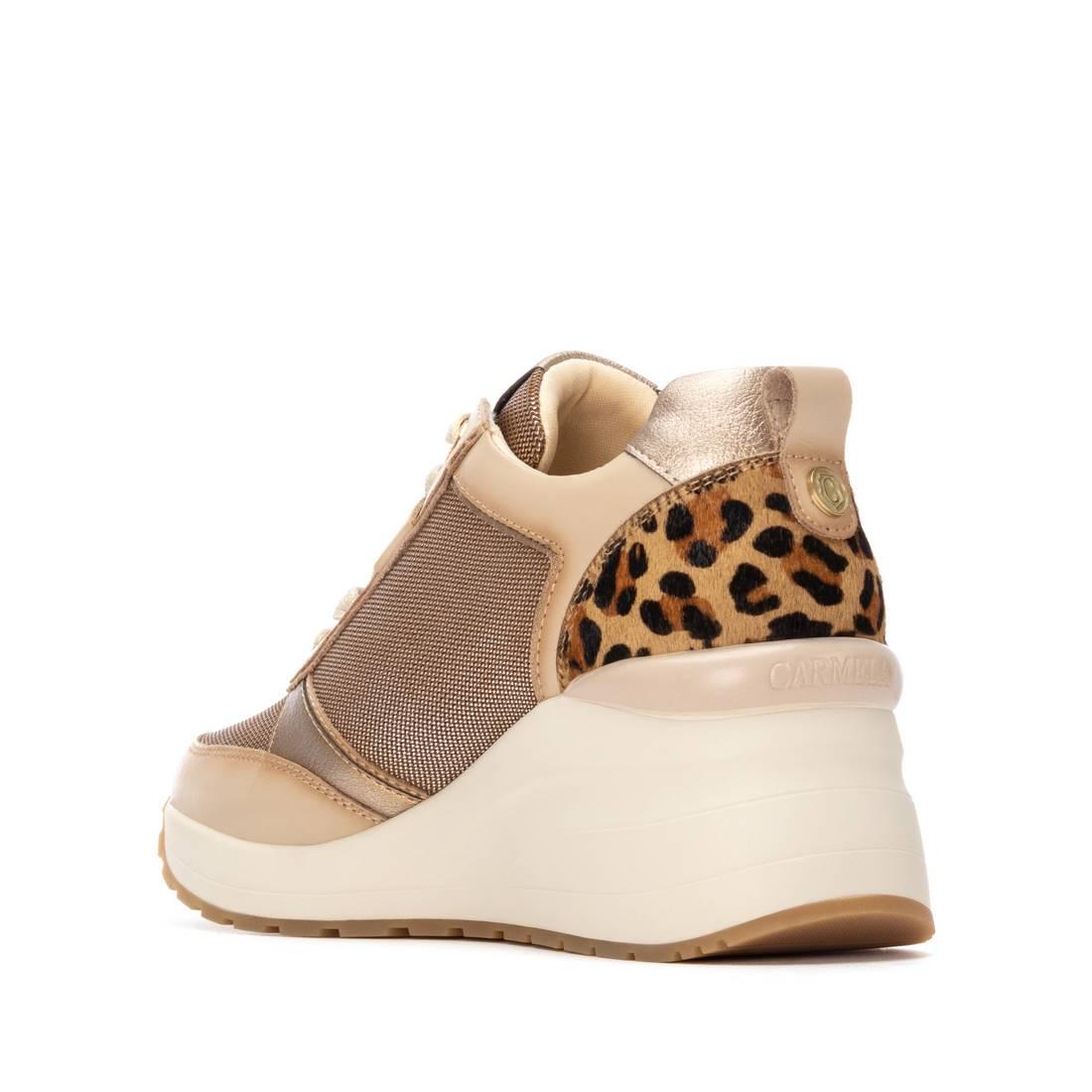 Zapatilla de mujer con cuña Carmela 16252102