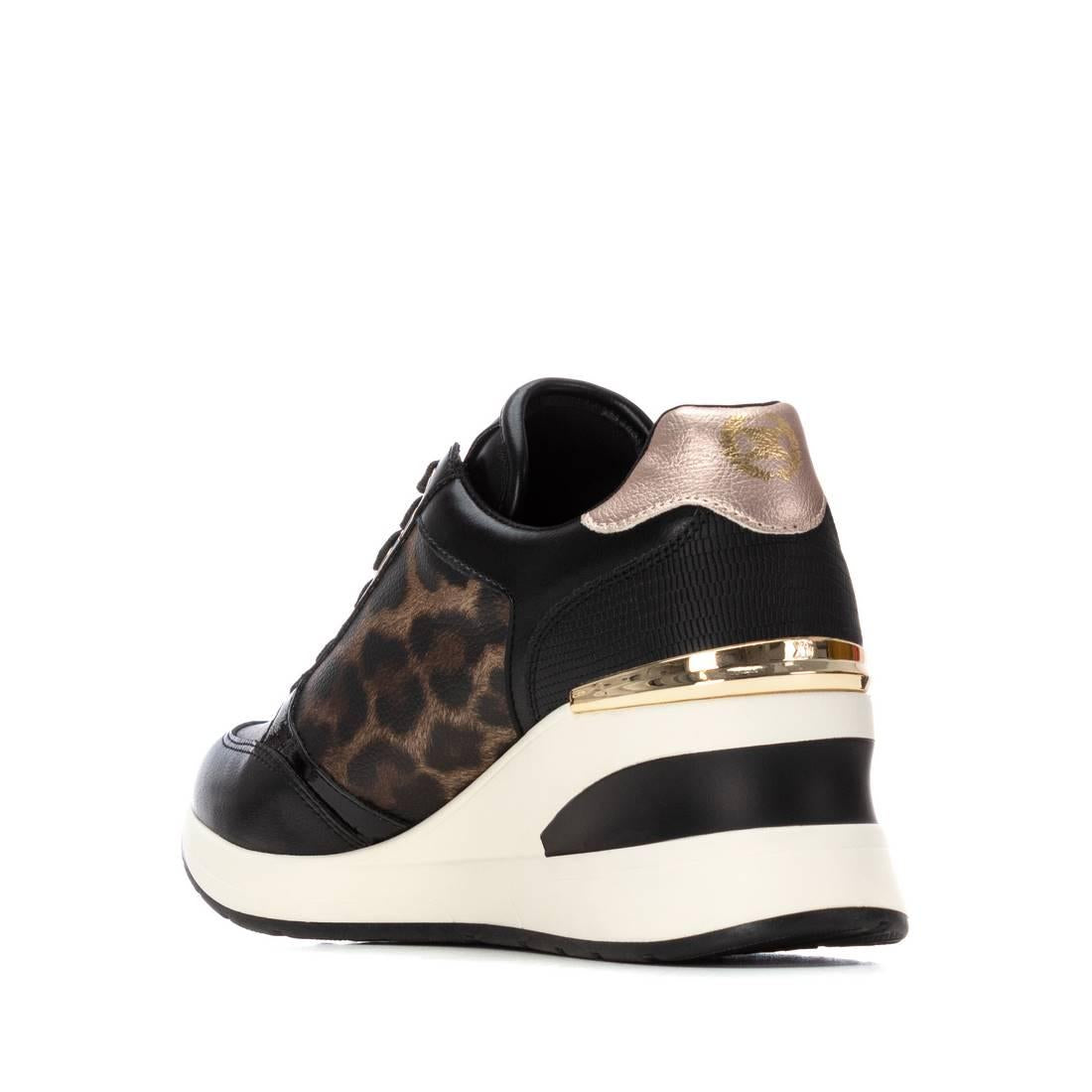 Zapatilla de mujer con cuña Xti 14437801