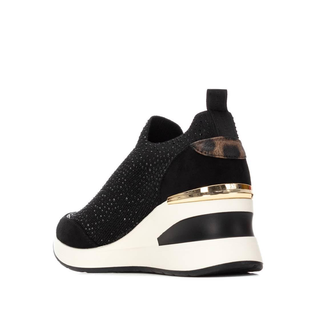 Zapatilla de mujer con cuña Xti 14438501