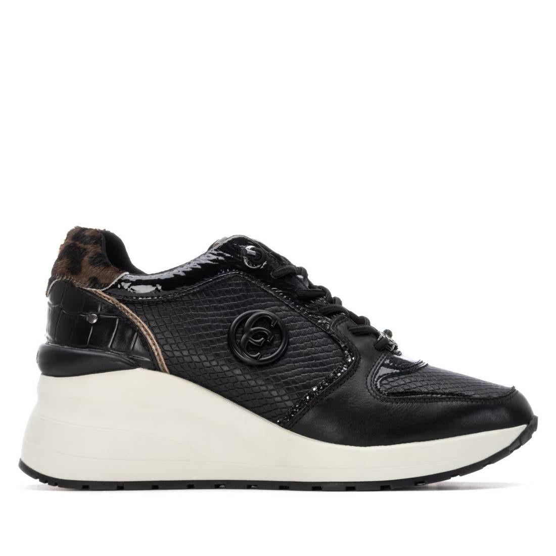 Zapatilla de mujer con cuña Carmela 16244401