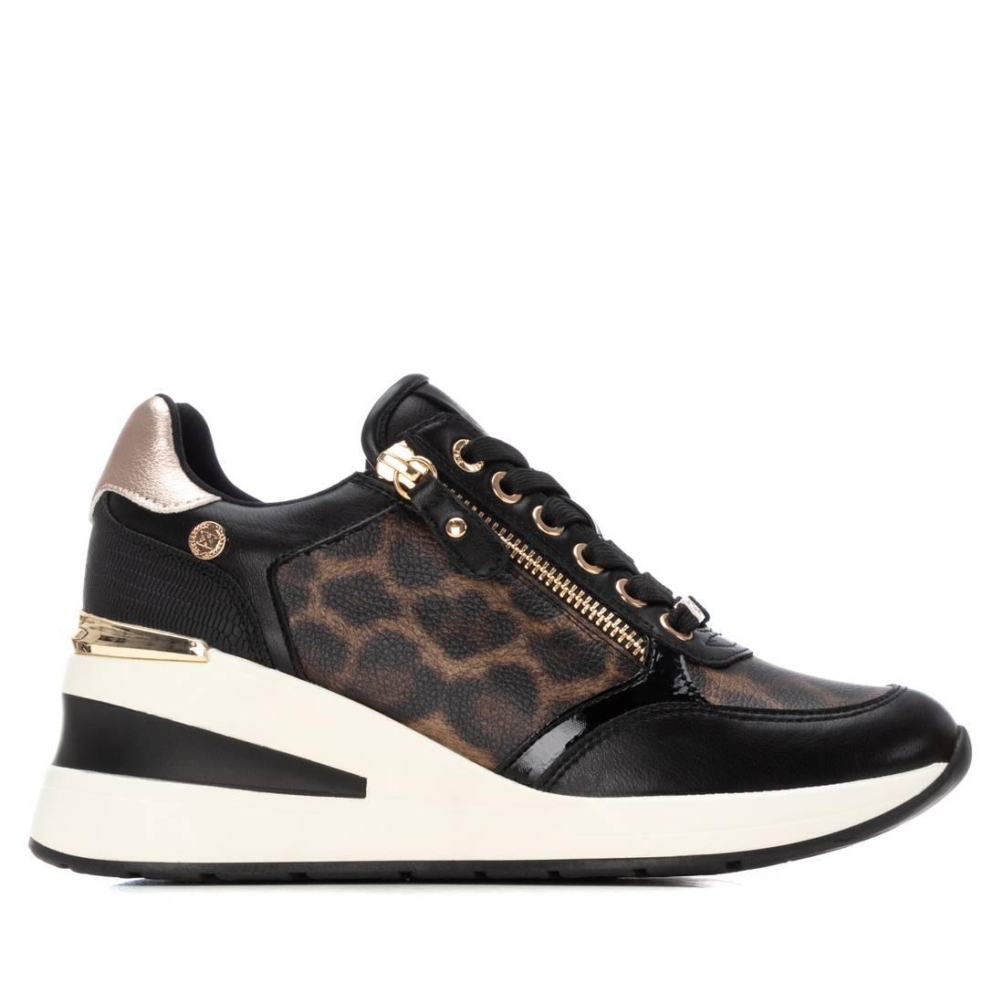 Zapatilla de mujer con cuña Xti 14437801