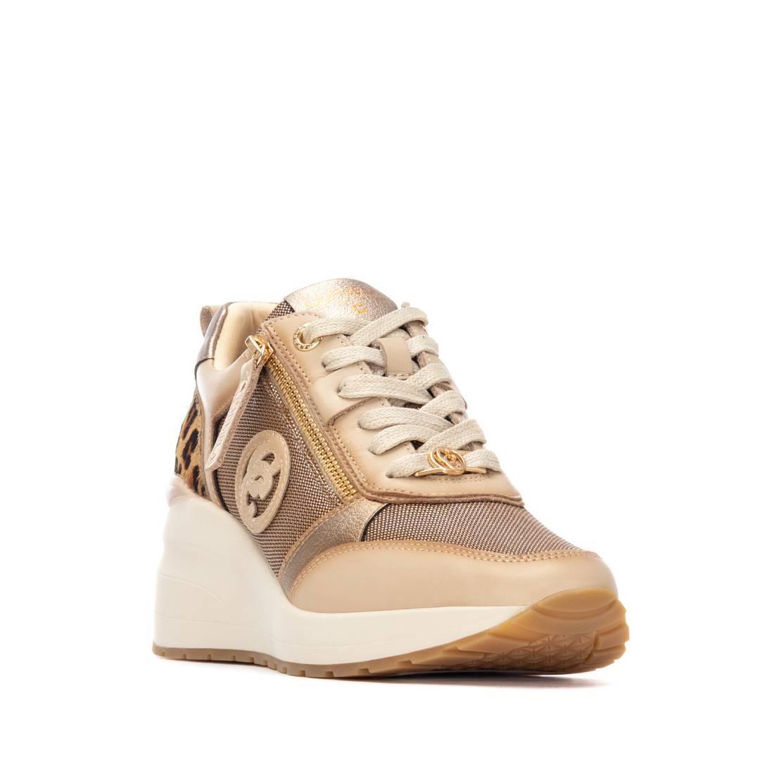 Zapatilla de mujer con cuña Carmela 16252102