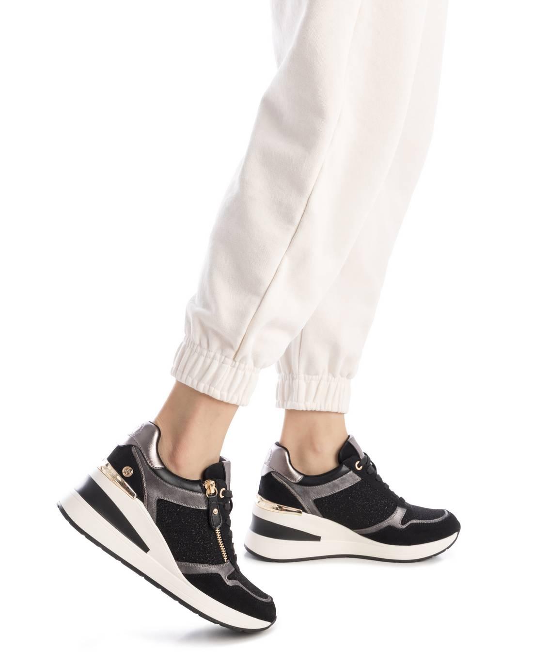 Zapatilla de mujer con cuña Xti 14437902
