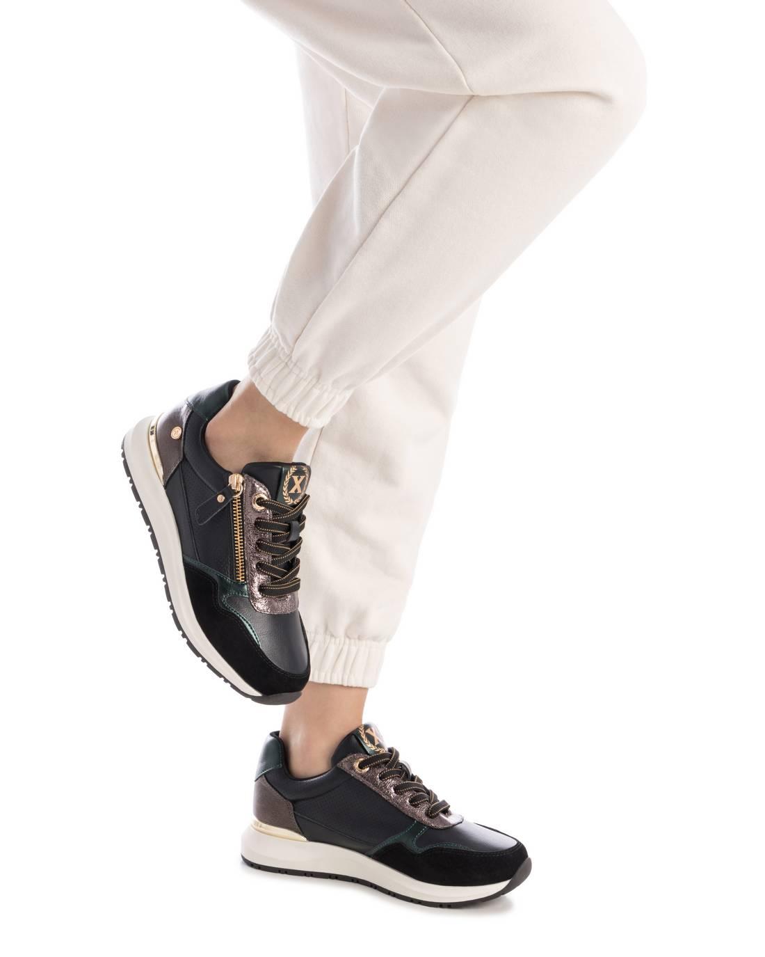 Zapatilla de mujer plano Xti 14421801