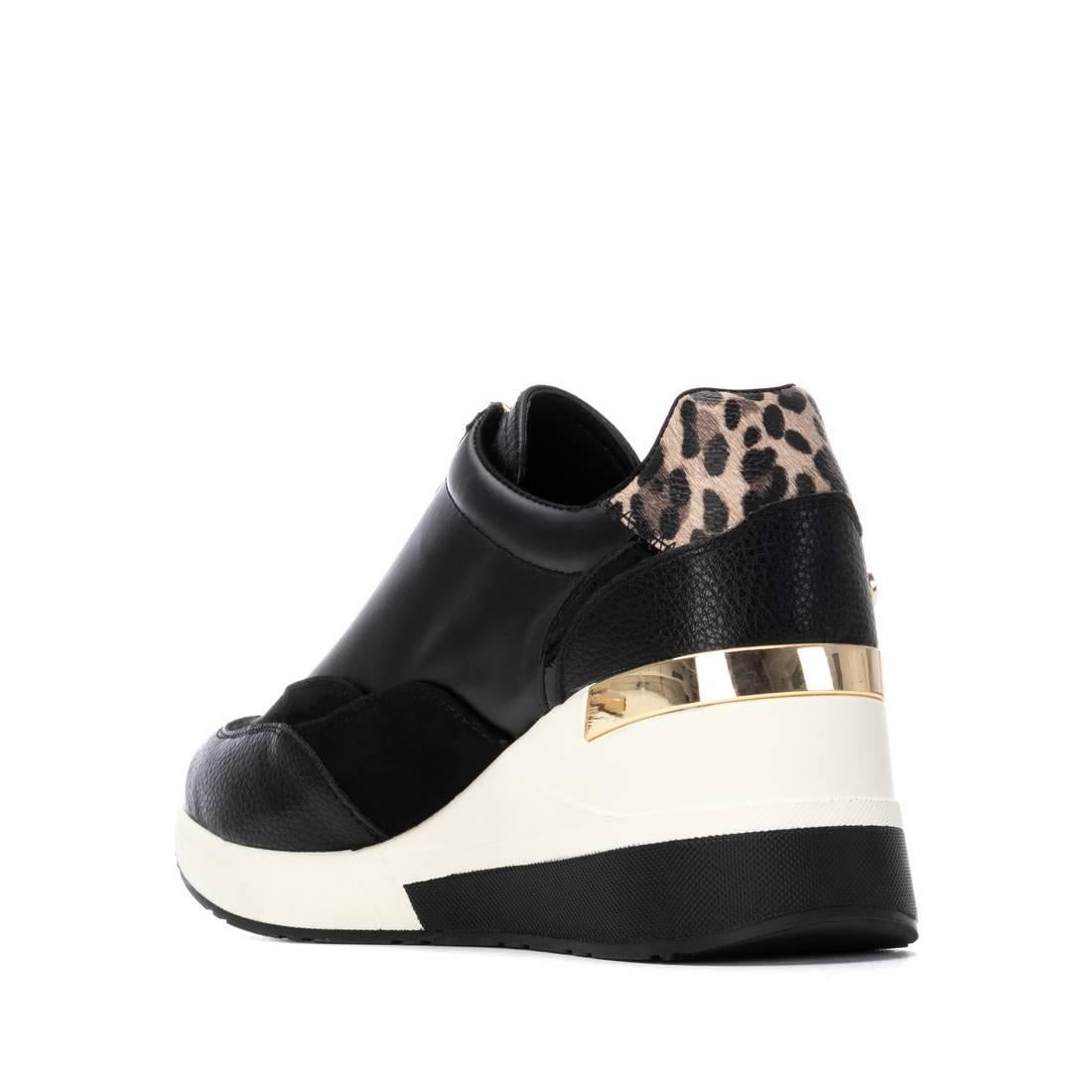 Zapatilla de mujer con cuña Xti 14465502