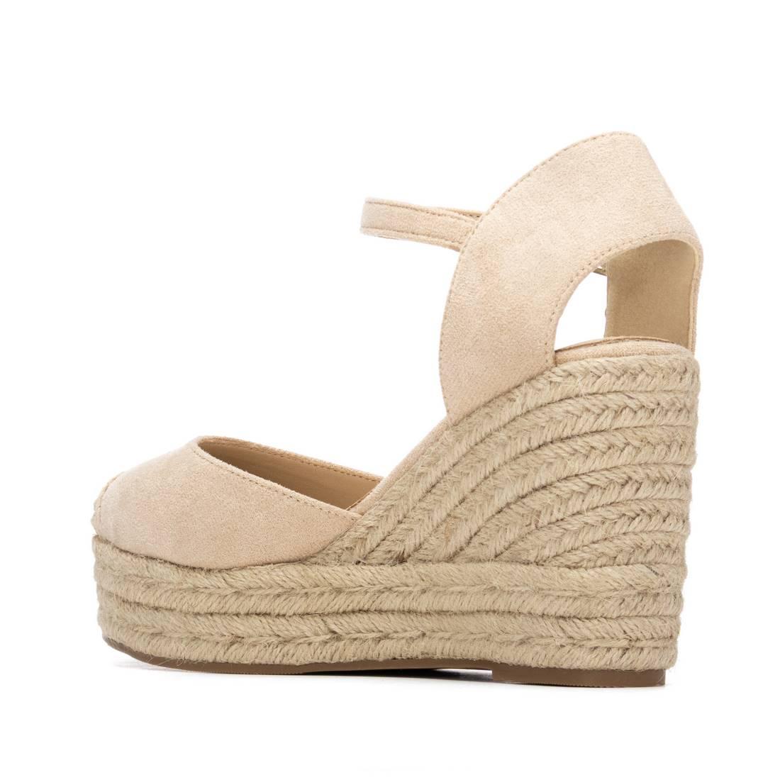 Zapato de mujer con cuña Xti 14541603