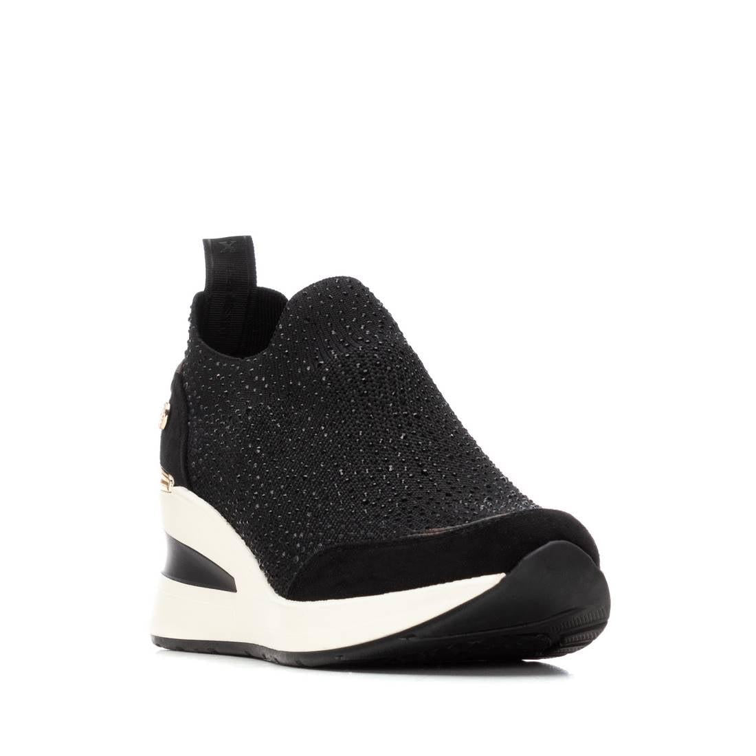 Zapatilla de mujer con cuña Xti 14438501