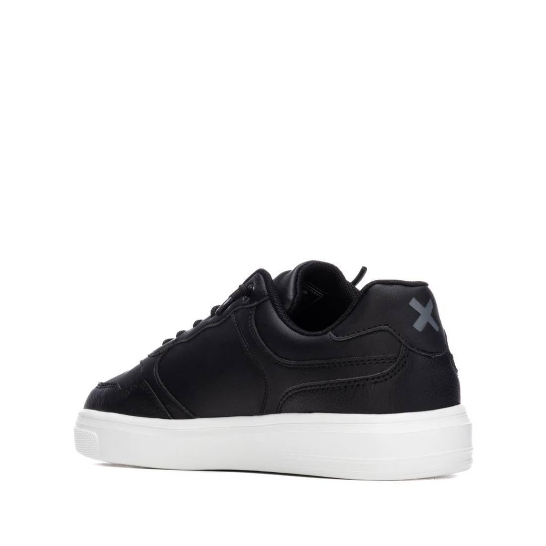 Zapatilla de hombre plano Xti 14414401
