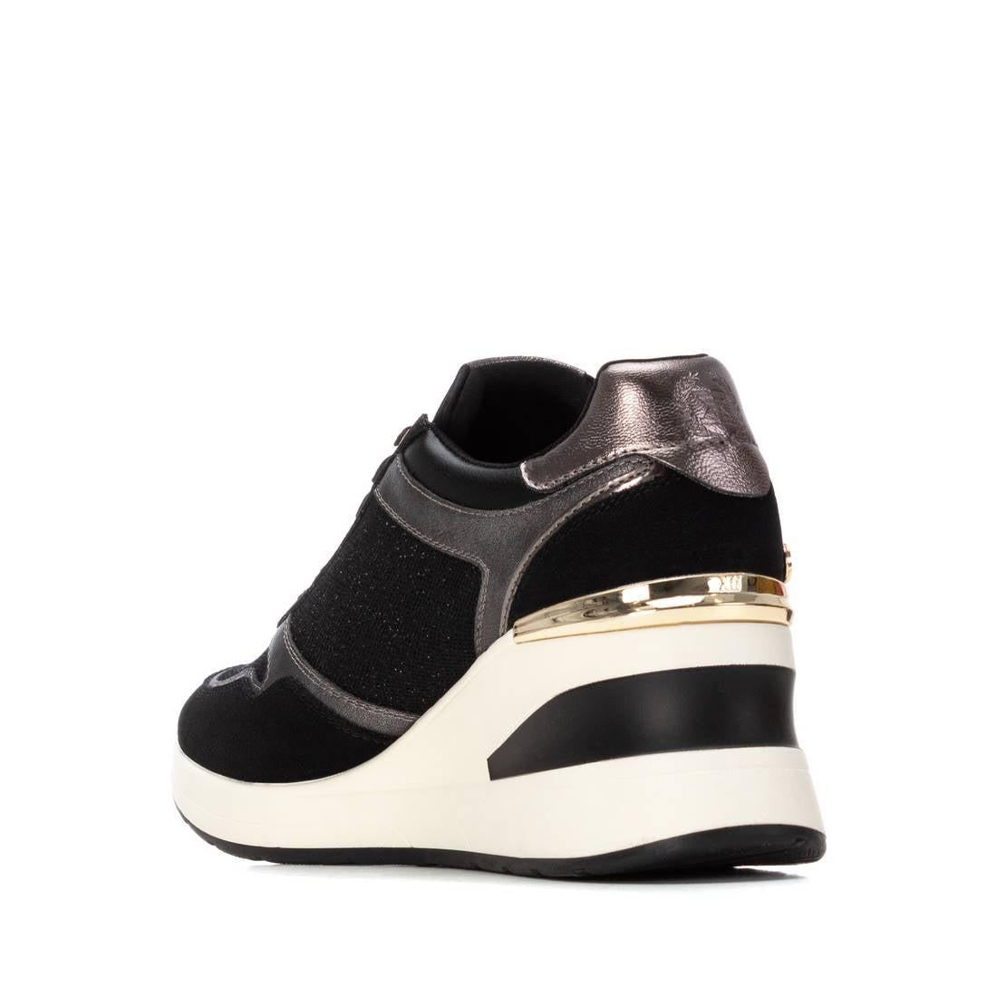 Zapatilla de mujer con cuña Xti 14437902