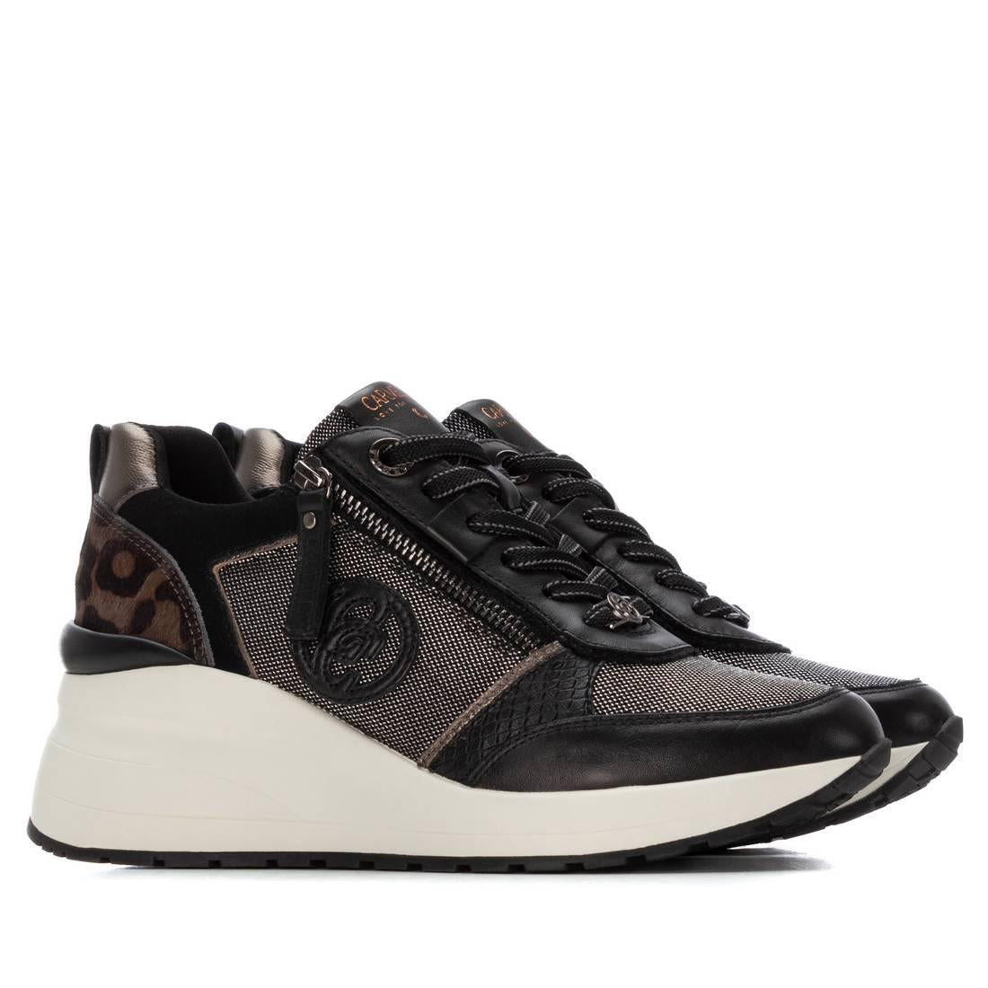 Zapatilla de mujer con cuña Carmela 16252101